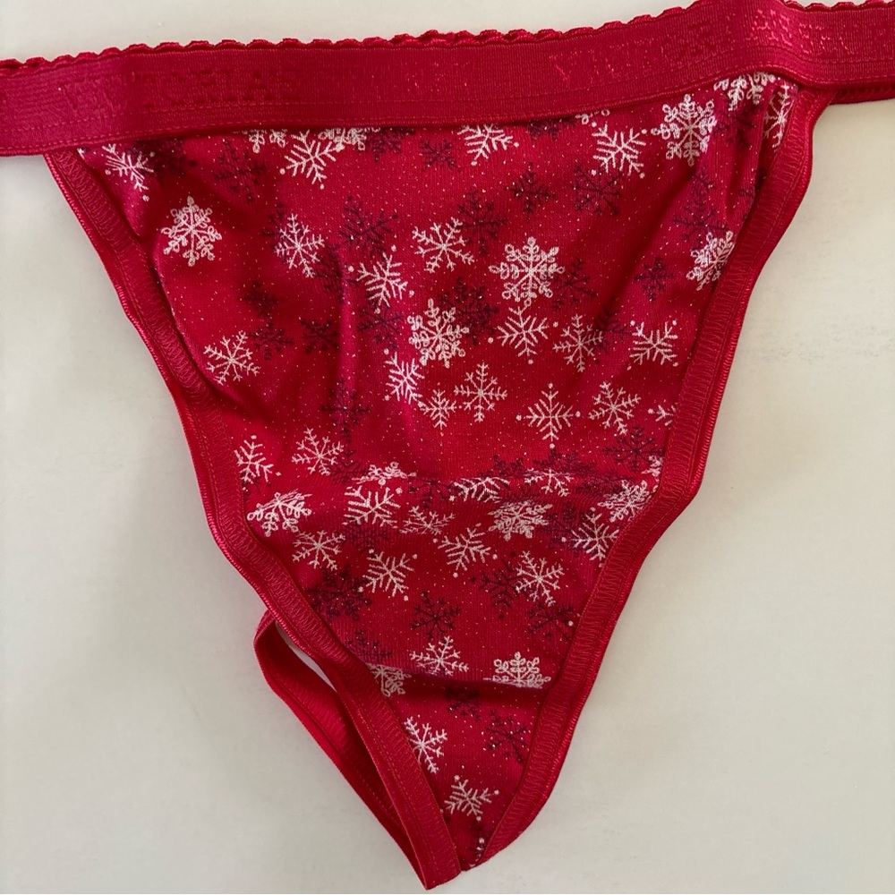 VINTAGE 2003 RARE Victoria’s Secret Signature Low Rise V-String Panties NEW